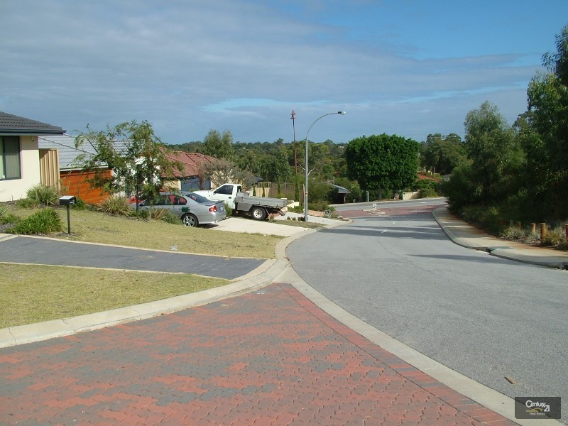 15 Bampton Road, Orelia WA 6167