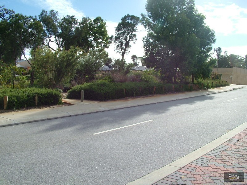 15 Bampton Road, Orelia WA 6167