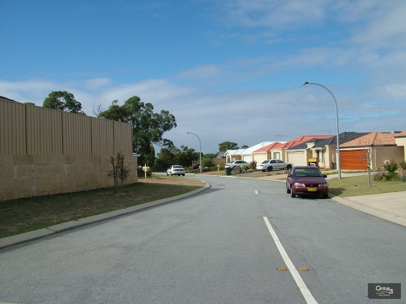 15 Bampton Road, Orelia WA 6167