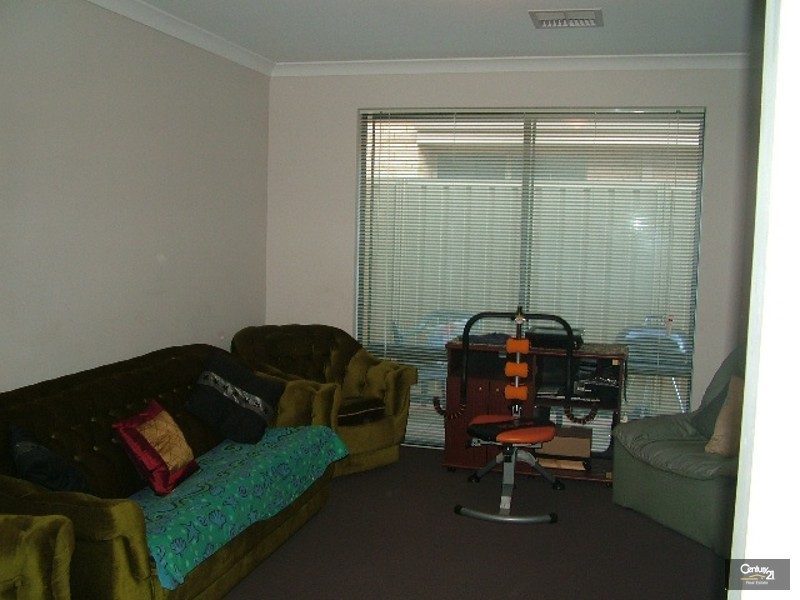 15 Bampton Road, Orelia WA 6167