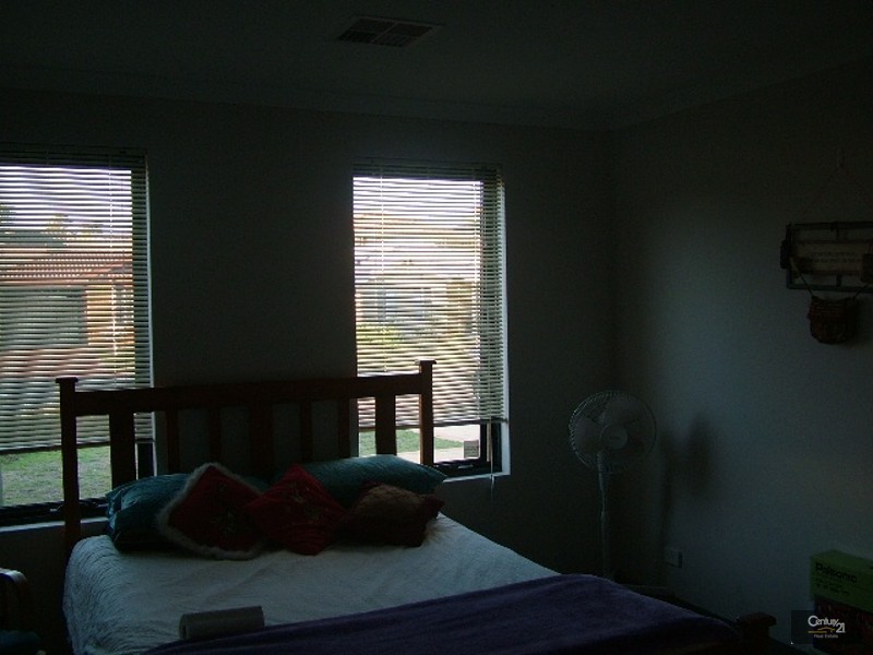 15 Bampton Road, Orelia WA 6167