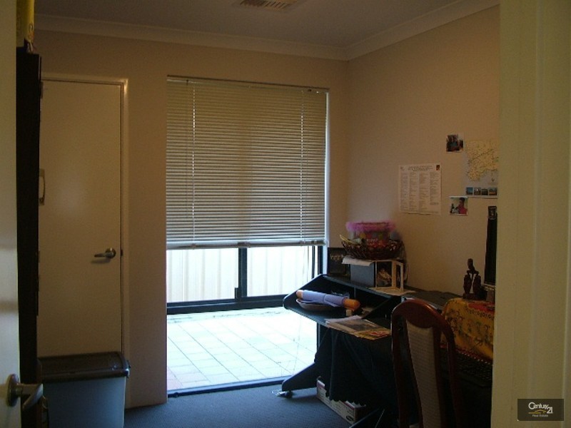 15 Bampton Road, Orelia WA 6167