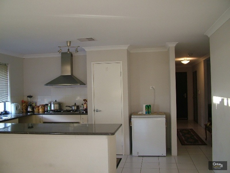 15 Bampton Road, Orelia WA 6167