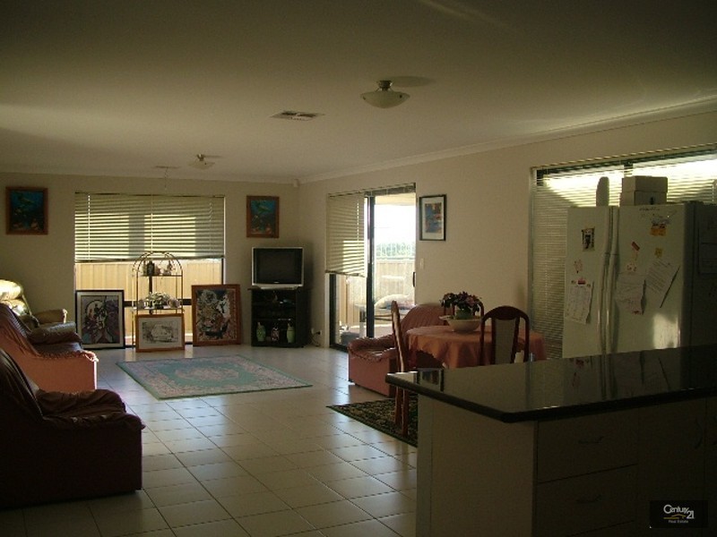 15 Bampton Road, Orelia WA 6167