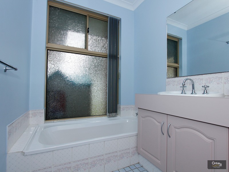 101 Seminole Gardens, Seville Grove WA 6112