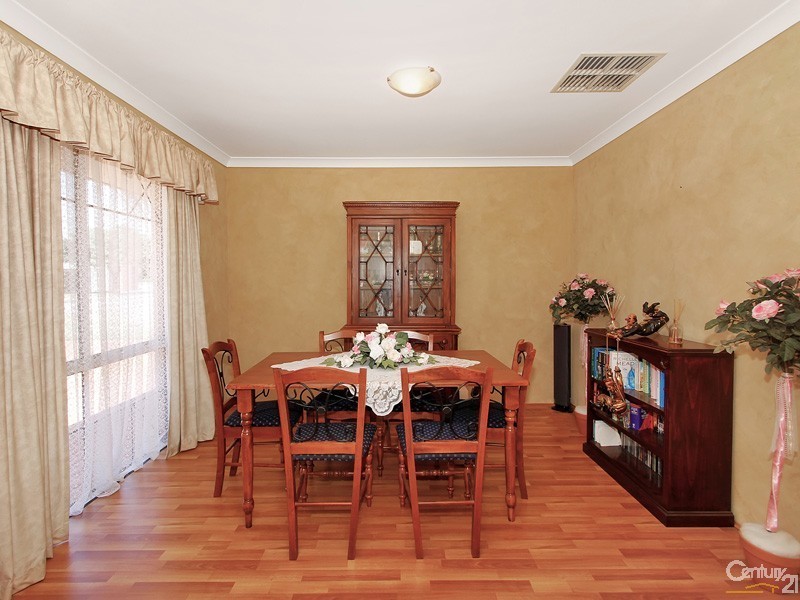 27 Chisholm Circle, Seville Grove WA 6112
