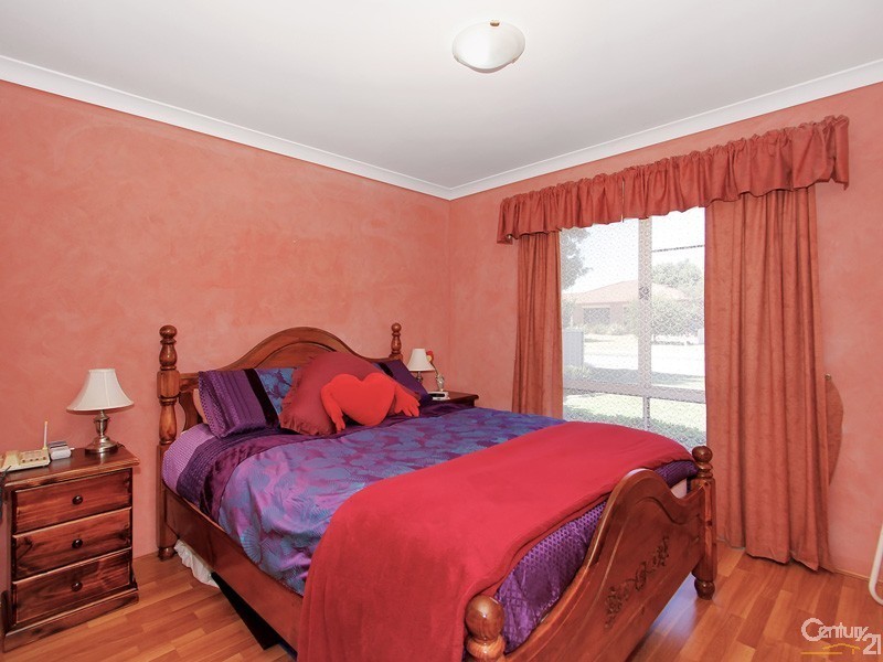 27 Chisholm Circle, Seville Grove WA 6112