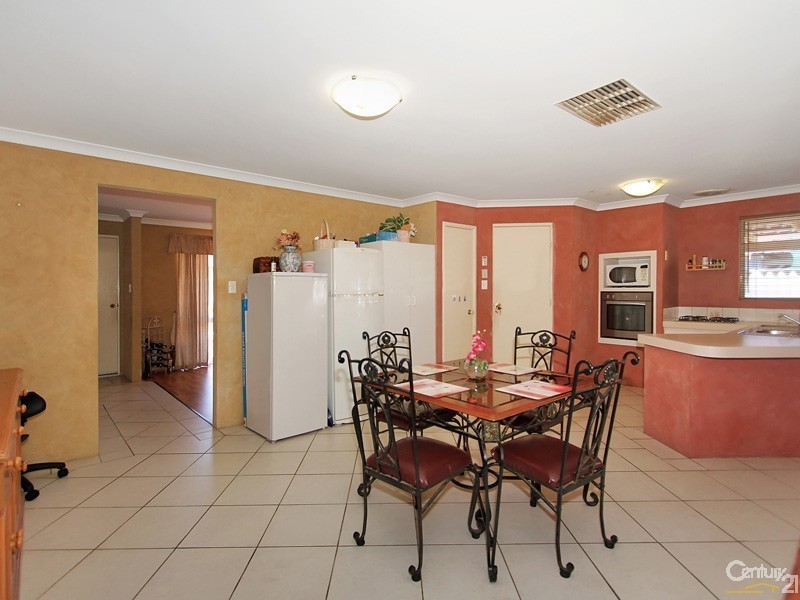 27 Chisholm Circle, Seville Grove WA 6112