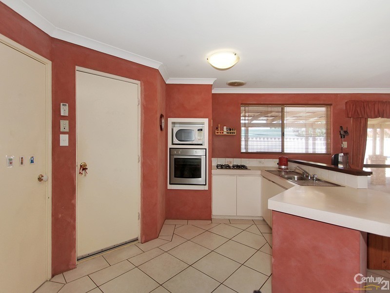 27 Chisholm Circle, Seville Grove WA 6112