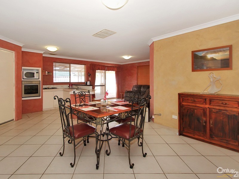 27 Chisholm Circle, Seville Grove WA 6112