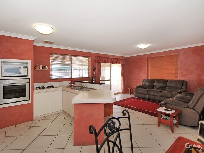 27 Chisholm Circle, Seville Grove WA 6112