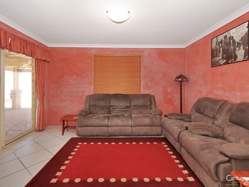 27 Chisholm Circle, Seville Grove WA 6112