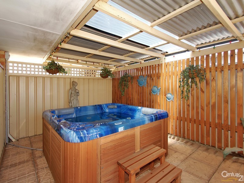 27 Chisholm Circle, Seville Grove WA 6112