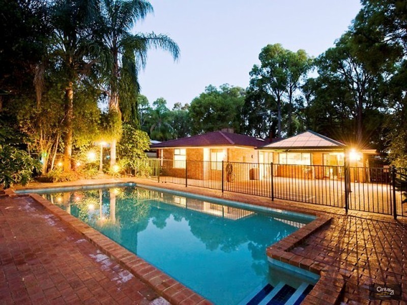 8 Calytrix Road, Roleystone WA 6111