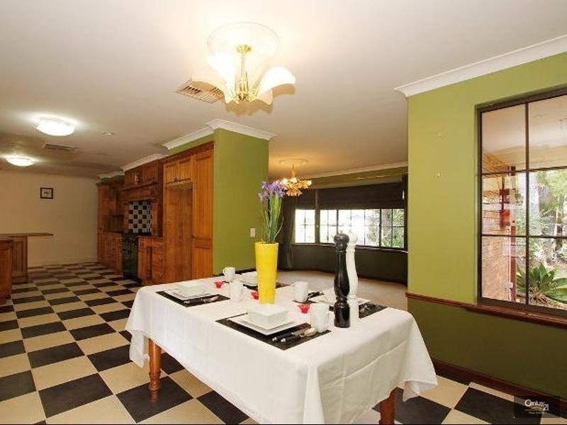 8 Calytrix Road, Roleystone WA 6111