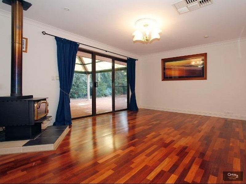 8 Calytrix Road, Roleystone WA 6111