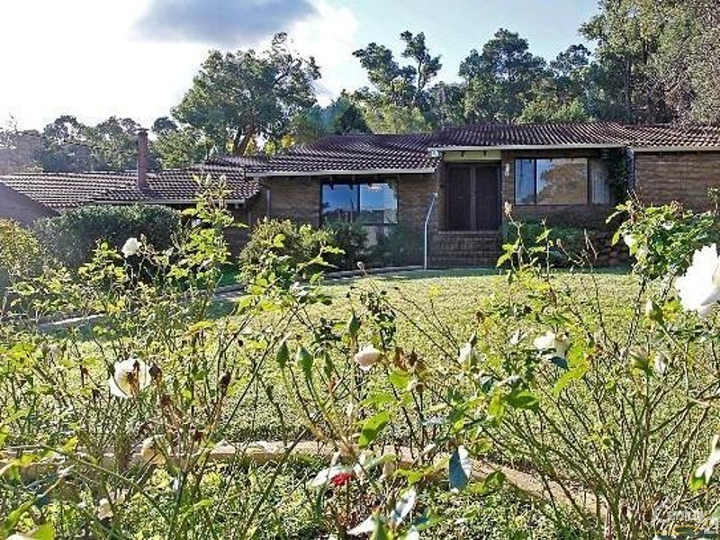 4 Gilcoe Place, Roleystone WA 6111