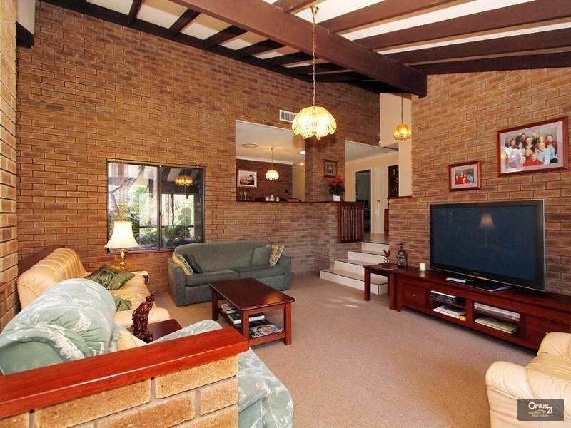 4 Gilcoe Place, Roleystone WA 6111