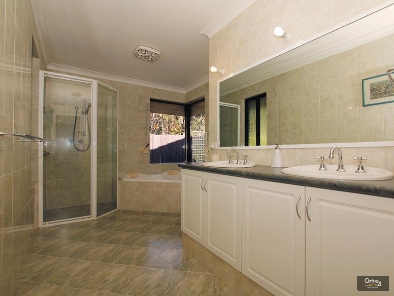 4 Gilcoe Place, Roleystone WA 6111