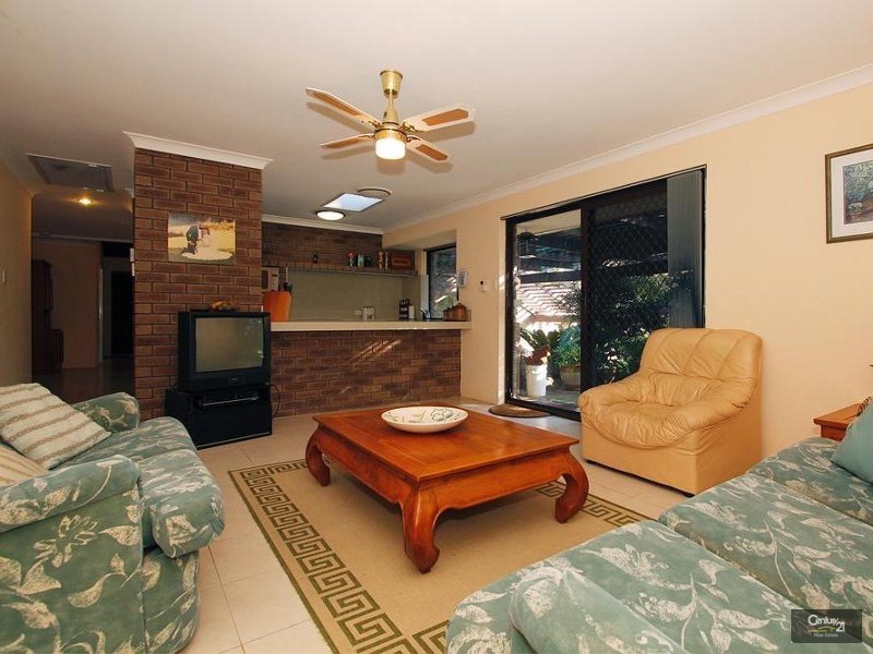 4 Gilcoe Place, Roleystone WA 6111