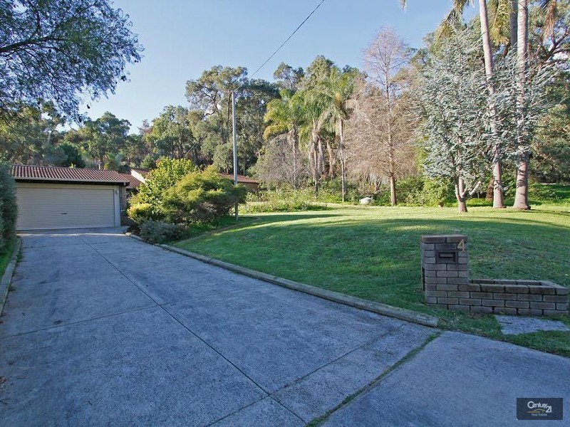 4 Gilcoe Place, Roleystone WA 6111