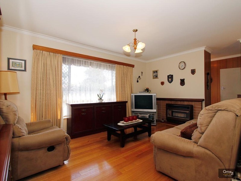 5 Amanda Drive, Camillo WA 6111