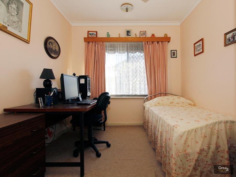 5 Amanda Drive, Camillo WA 6111