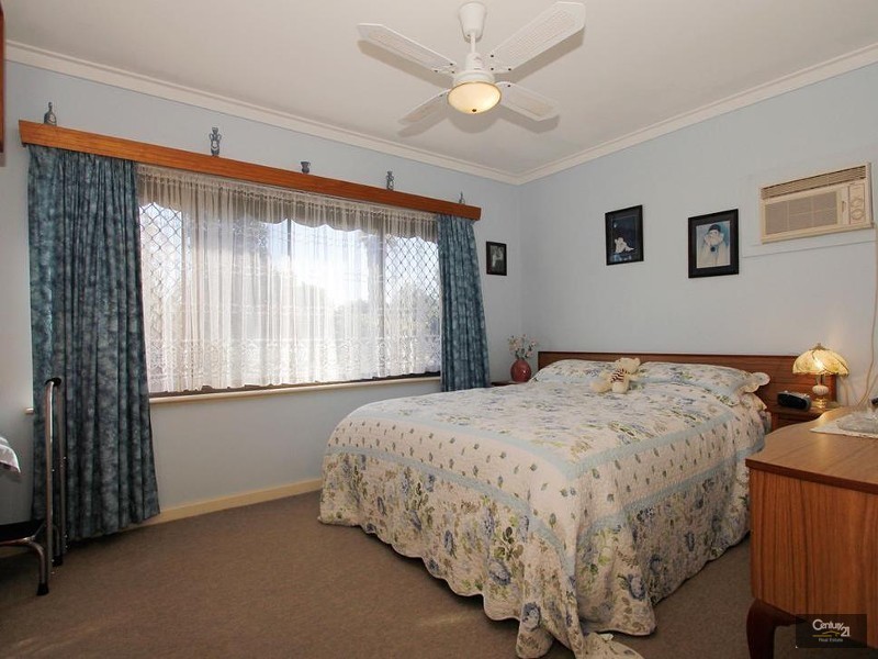 5 Amanda Drive, Camillo WA 6111