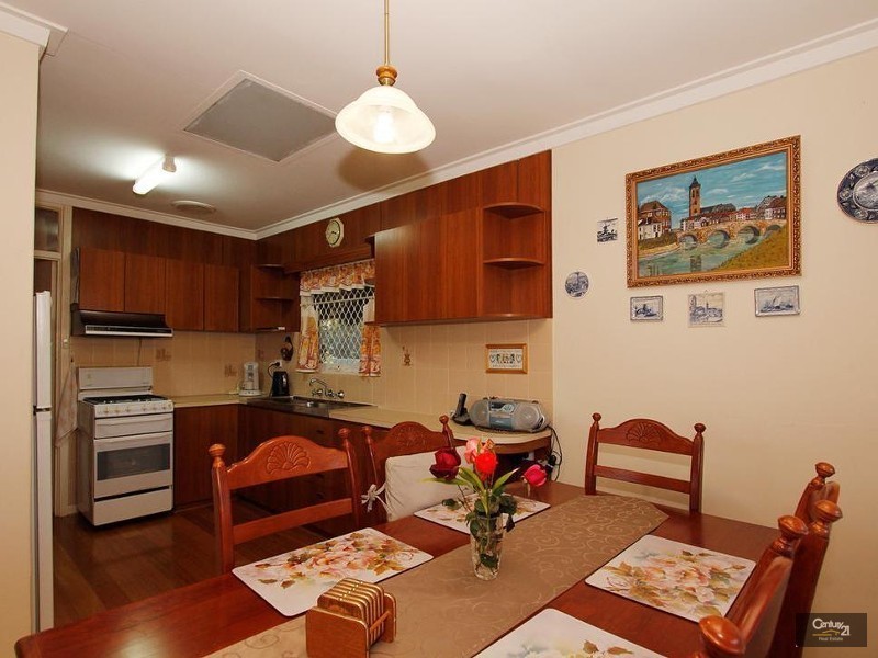 5 Amanda Drive, Camillo WA 6111