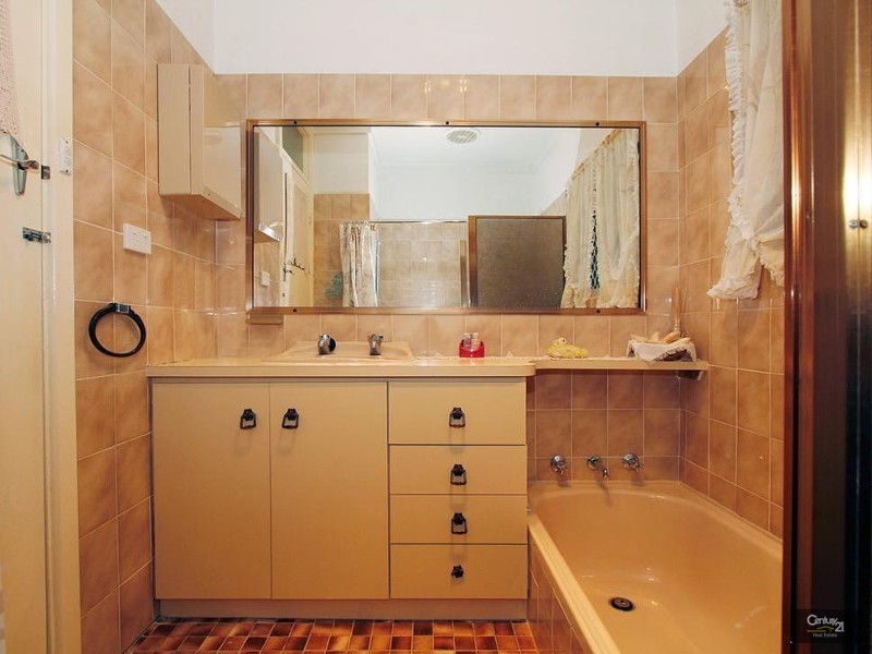 5 Amanda Drive, Camillo WA 6111