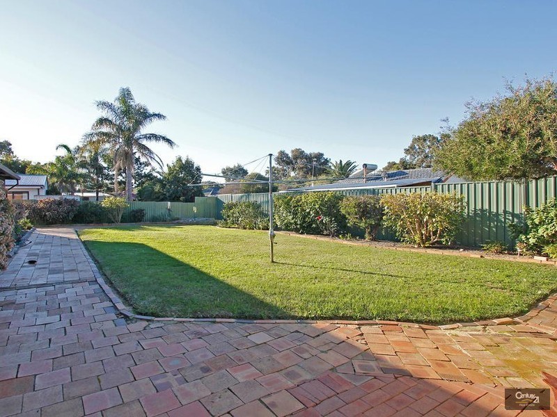 5 Amanda Drive, Camillo WA 6111