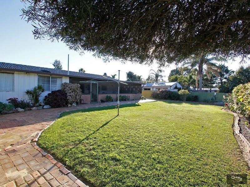 5 Amanda Drive, Camillo WA 6111