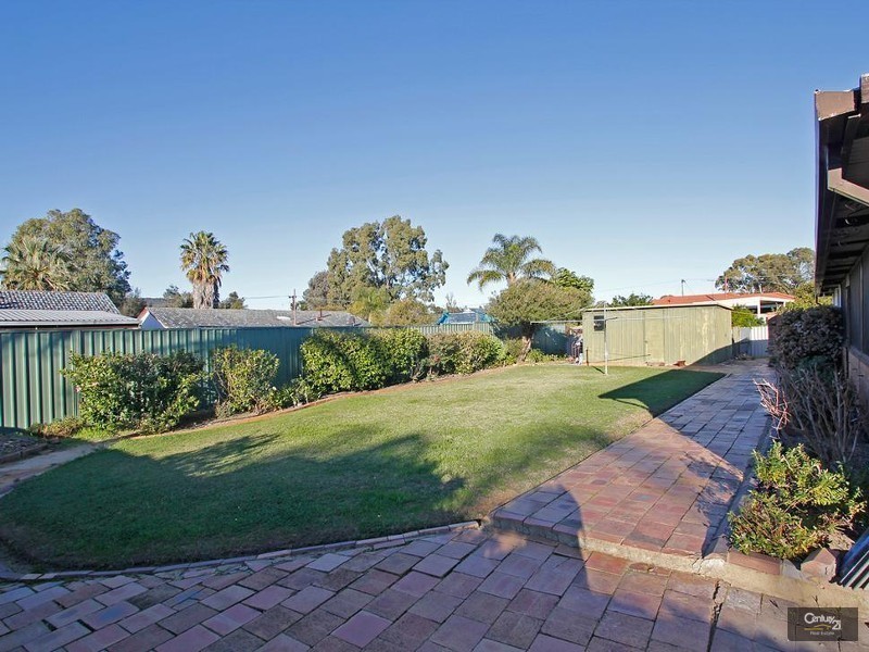 5 Amanda Drive, Camillo WA 6111