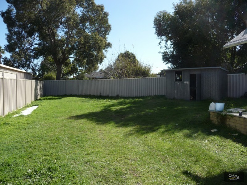 11 Ward Crescent, Kelmscott WA 6111