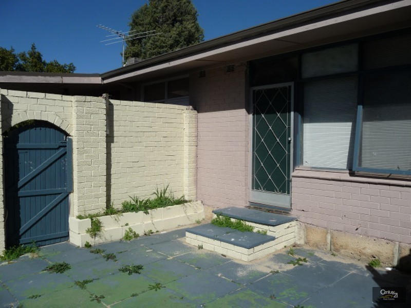 11 Ward Crescent, Kelmscott WA 6111