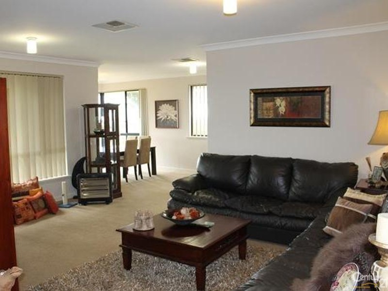 26 Carrick, Mount Richon WA 6112