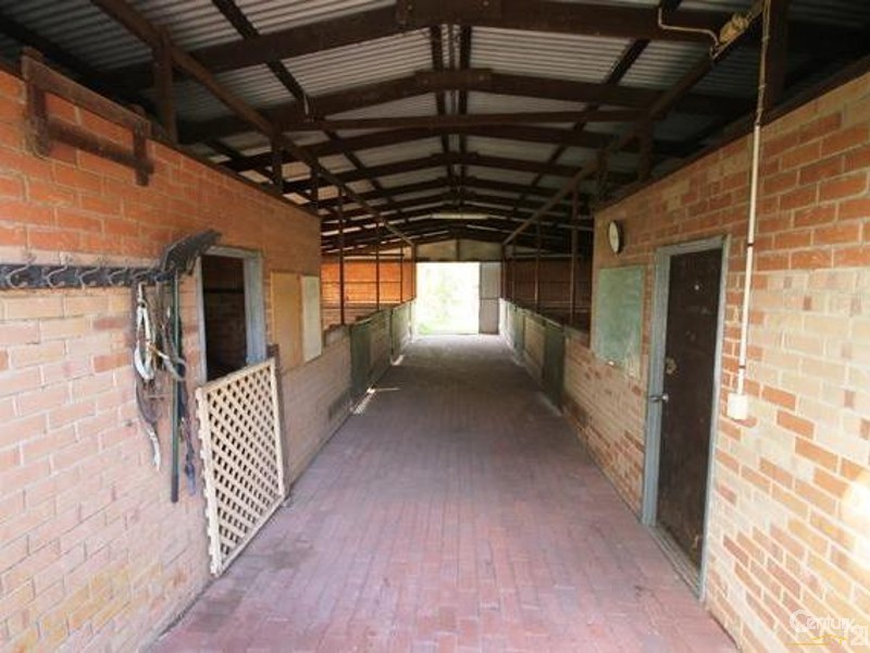 132 McNeil Road, Champion Lakes WA 6111