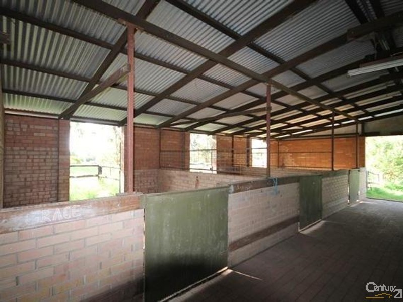 132 McNeil Road, Champion Lakes WA 6111