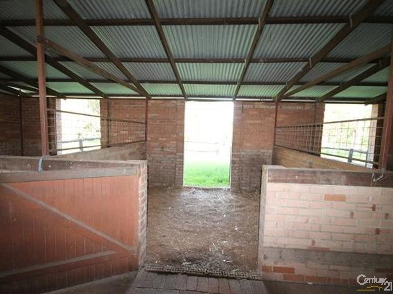 132 McNeil Road, Champion Lakes WA 6111