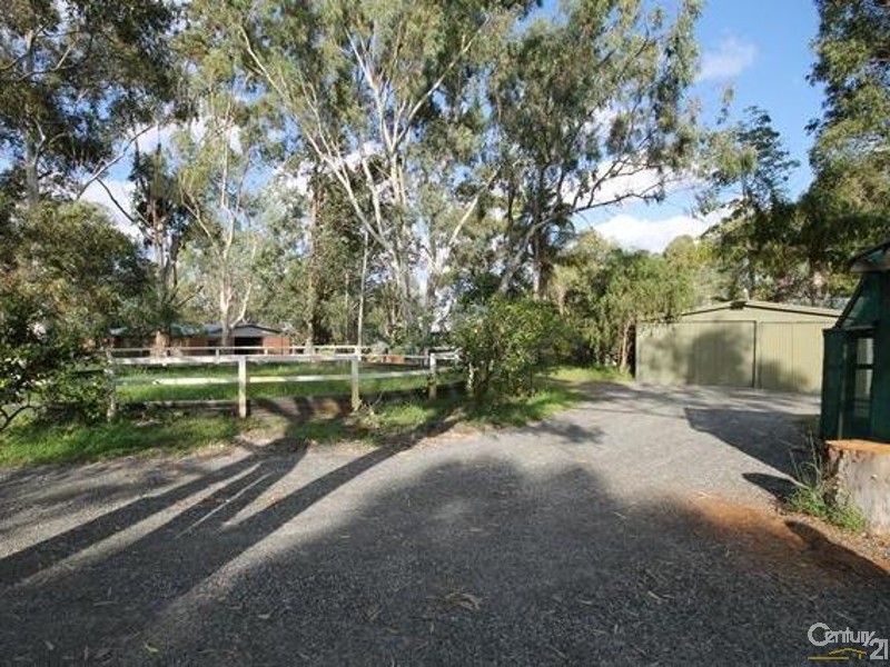 132 McNeil Road, Champion Lakes WA 6111