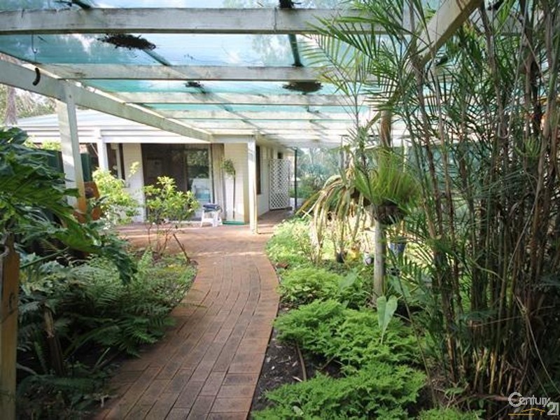 132 McNeil Road, Champion Lakes WA 6111