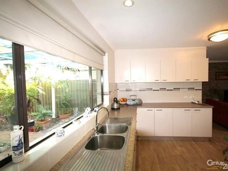 132 McNeil Road, Champion Lakes WA 6111