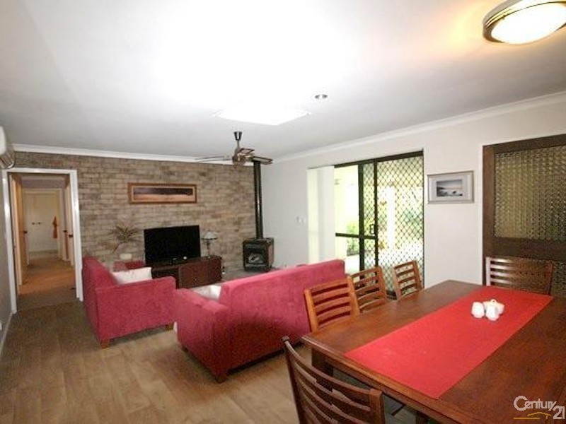 132 McNeil Road, Champion Lakes WA 6111