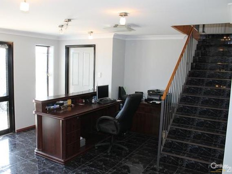 18 Blackburn Drive, Port Kennedy WA 6172