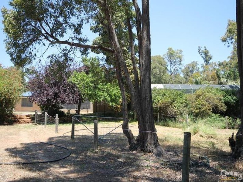 3 Stevens Road, Bedfordale WA 6112