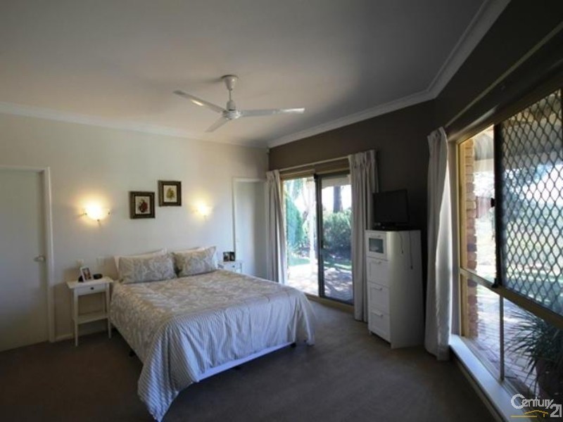 12 Rushton Terrace, Mount Nasura WA 6112