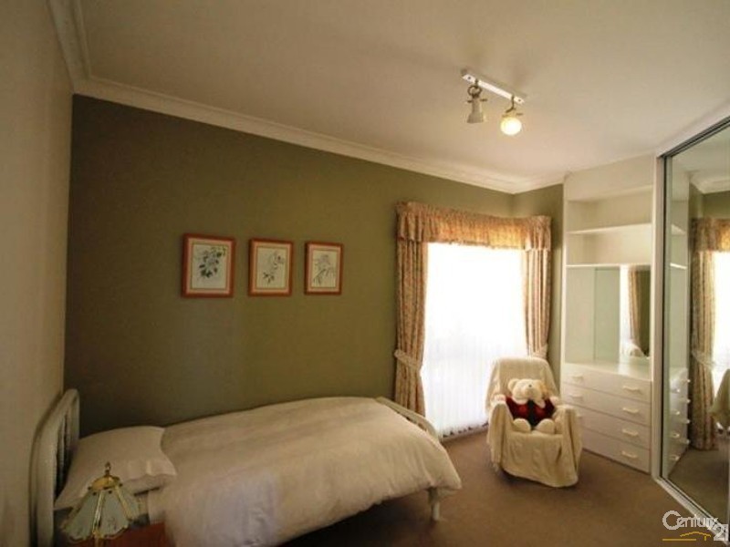 12 Rushton Terrace, Mount Nasura WA 6112