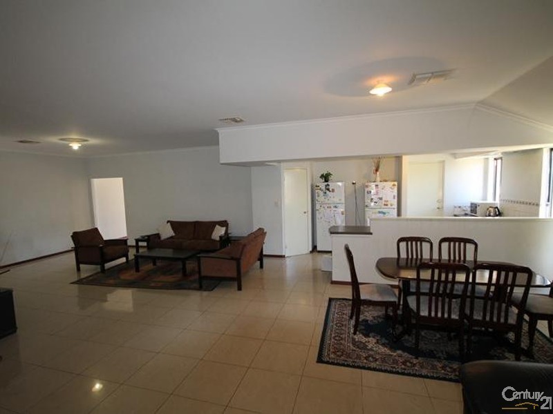 91 Seville Drive, Seville Grove WA 6112