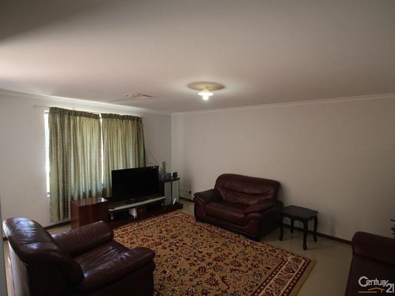 91 Seville Drive, Seville Grove WA 6112