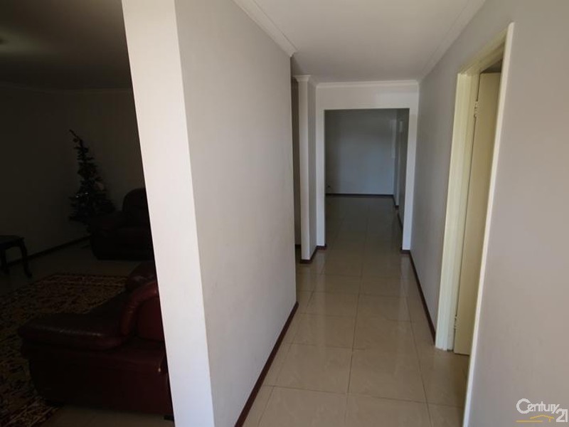 91 Seville Drive, Seville Grove WA 6112